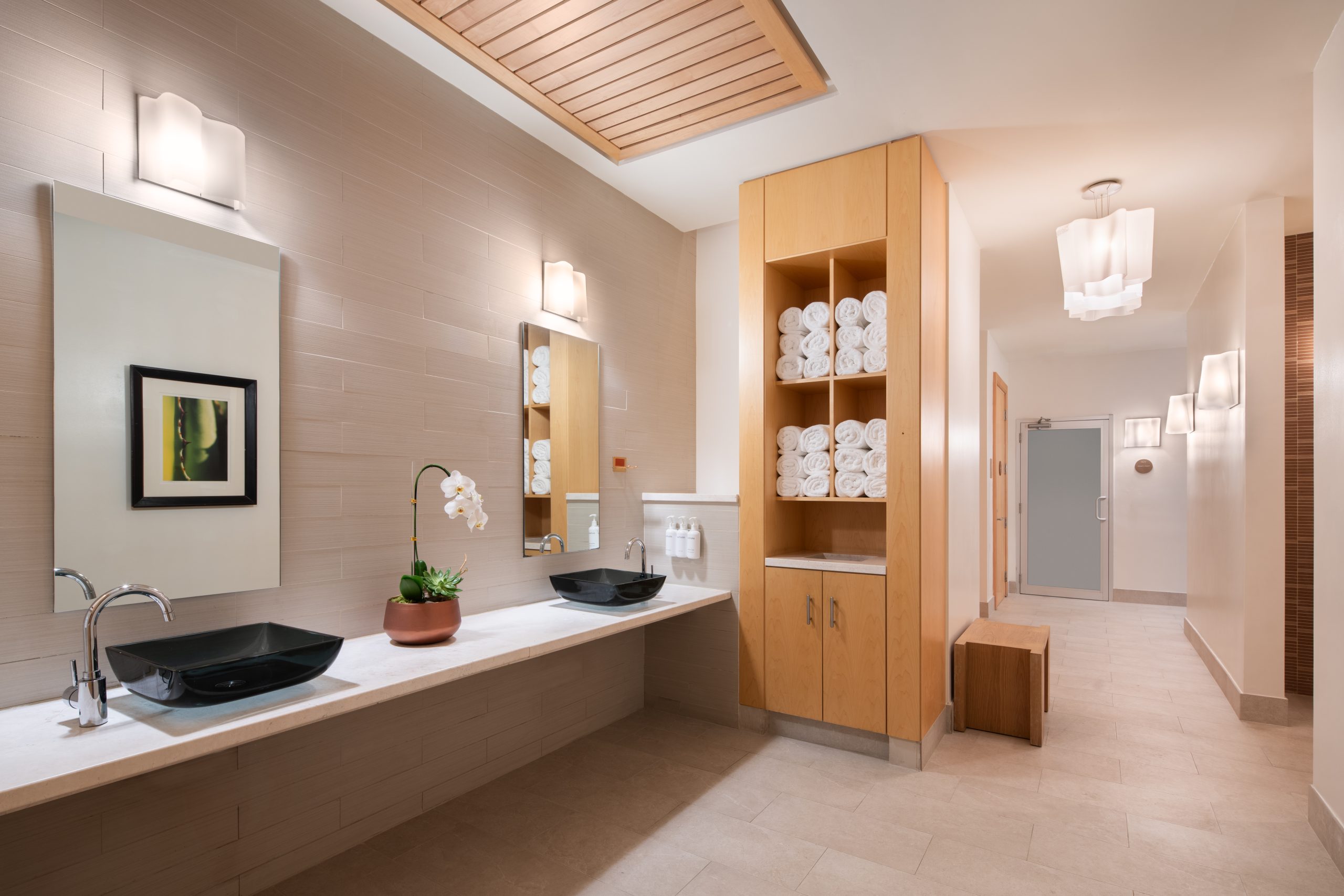 MIAZL Spa Mens Locker Room V1 (1)